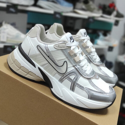 Стильные легкие женские кроссовки M0010-53 WHITE/SILVERY фото 9